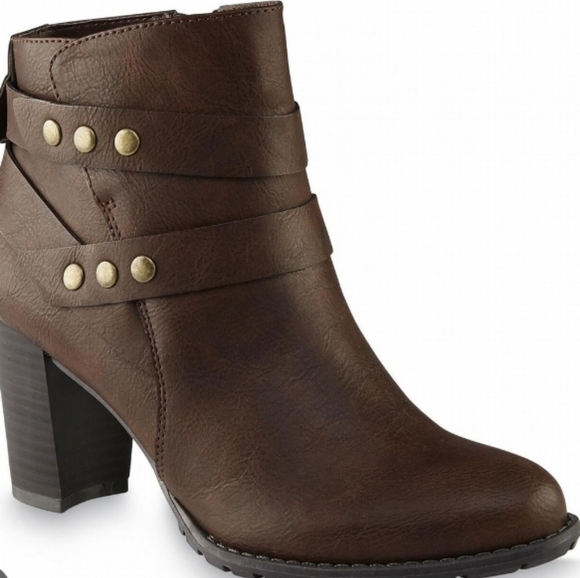EUC Jaclyn Smith Alicia Brown Studded Heeled Ankle Boots Sz 10 - Picture 1 of 7
